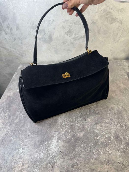 Велурена чанта черна balenciaga