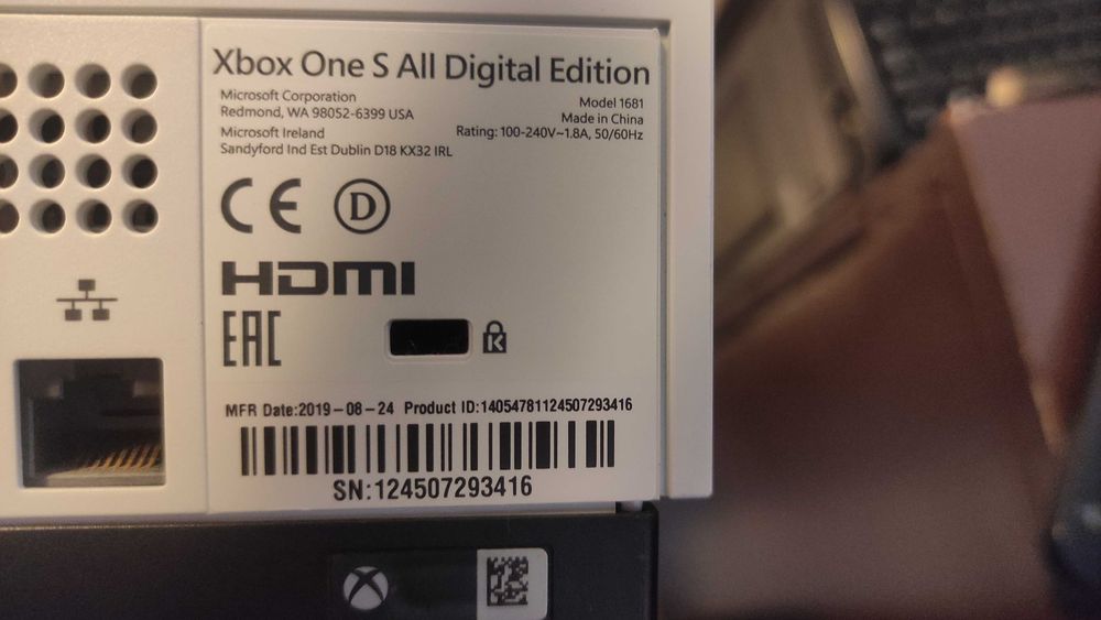 XBOX ONE S като нов