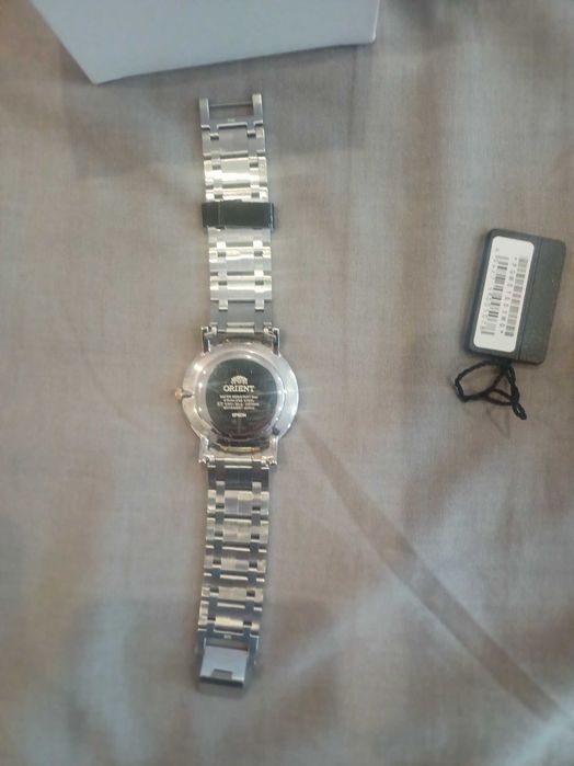 Продавам часовник orient