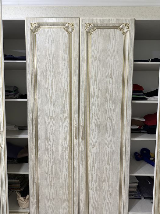 Продам шкаф 4-х дверный