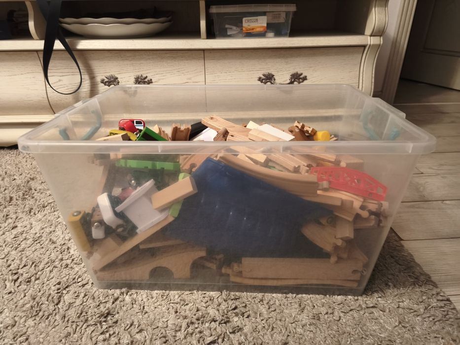 Продаю поезда из Икеи