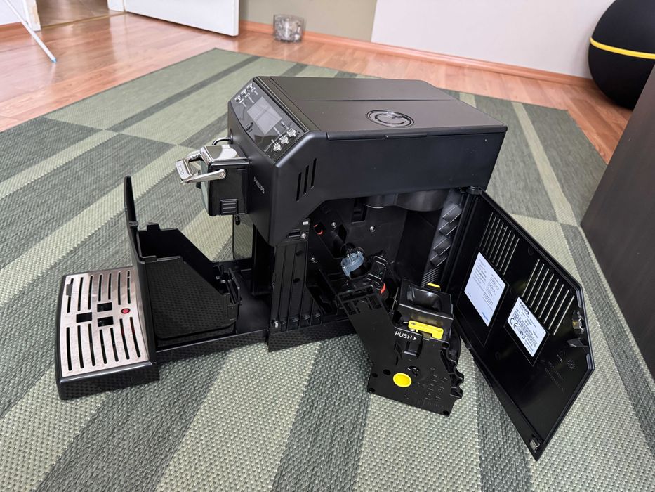 Кафеавтомат Philips HD8844/09, 1.8 л, 1850W, 15 бара, Черен