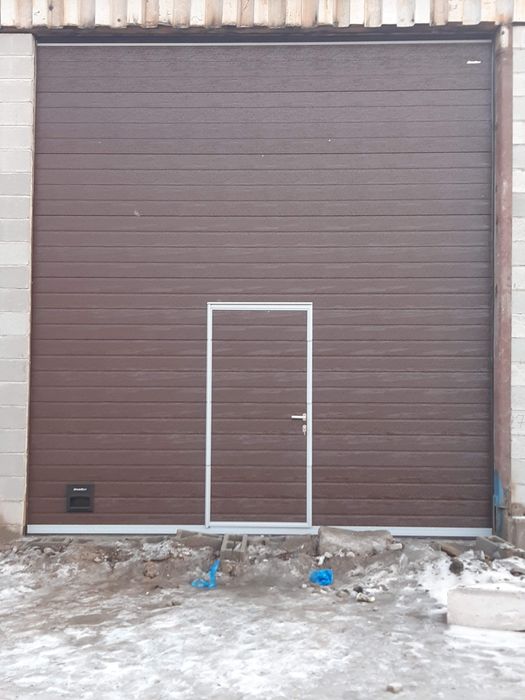 Секционные ворота