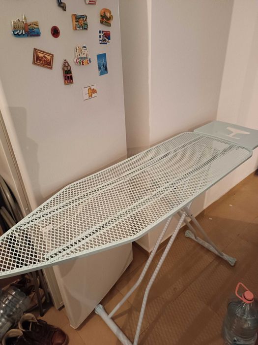 Masa de calcat rufe, mare si solida