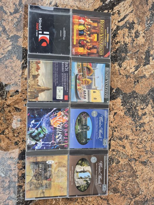 Vand Lot 40 CD cu muzică clasică mixta made in Germany 

Artiști:

- F