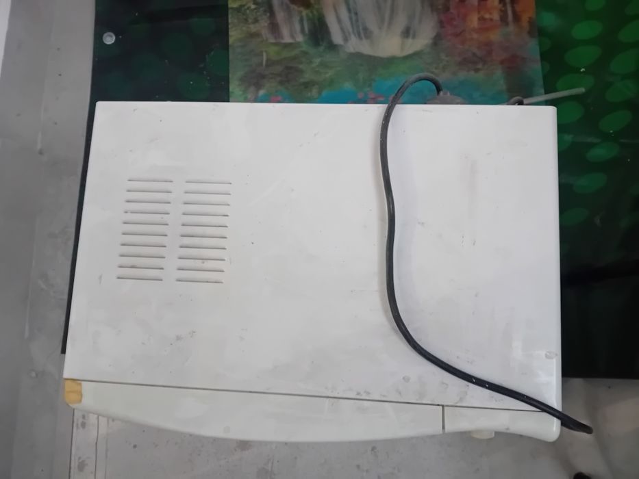 Микровълнова фурна с грил Delonghi