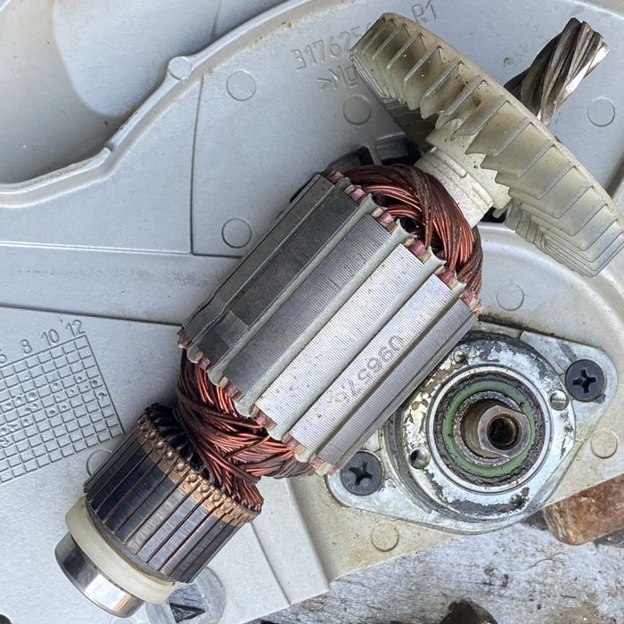 Circular MAKITA 5903R/1 1550W 235MM