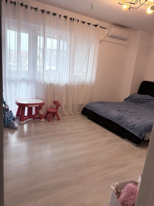 Apartamanet de vanzare cu doua camere decomandate si loc de parcare