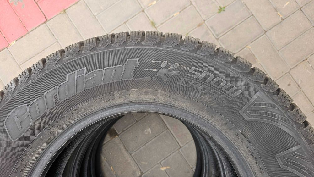 Комплект зимних шин 225/70/R16