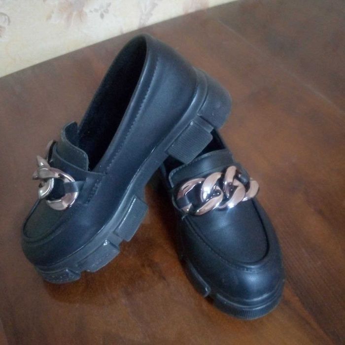 Продаются женские туфли