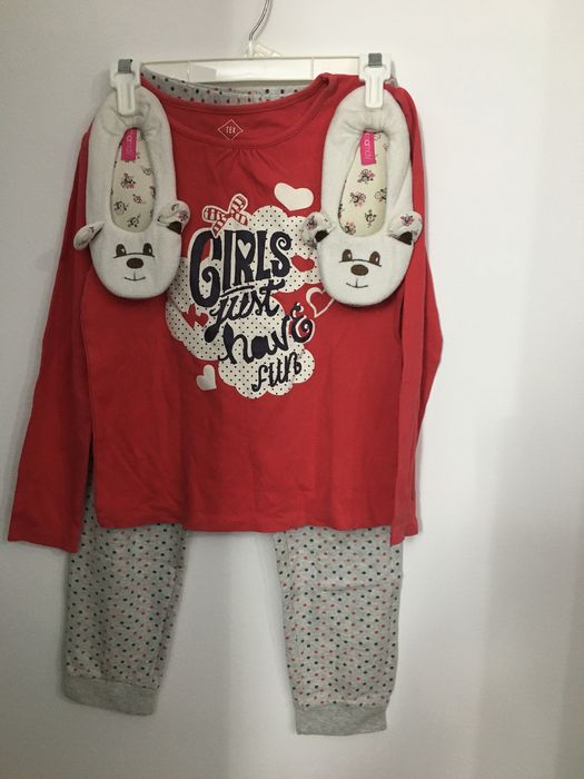 Pijama fetita plus papucei de casa