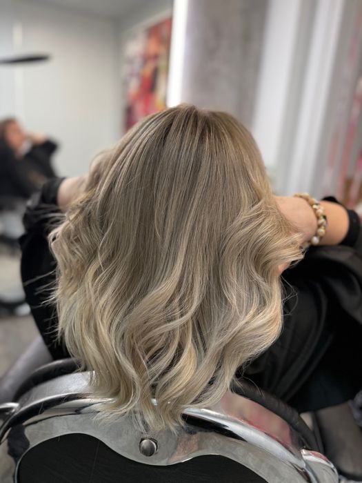 Окрашивание волос в Алматы