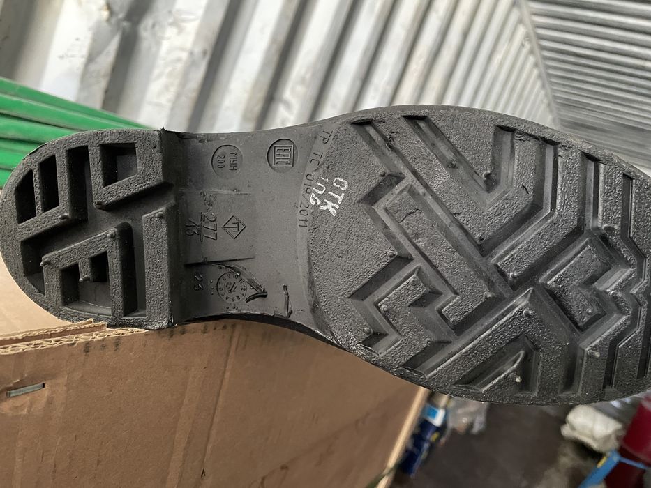 Продам сапоги резиновые новые