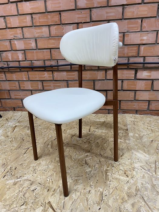 Продам новые стулья