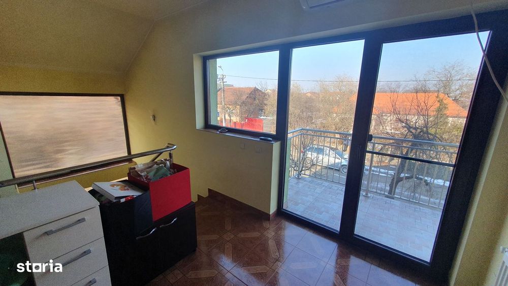 Proprietar vând casă individuală pe colț în zonă liniştită