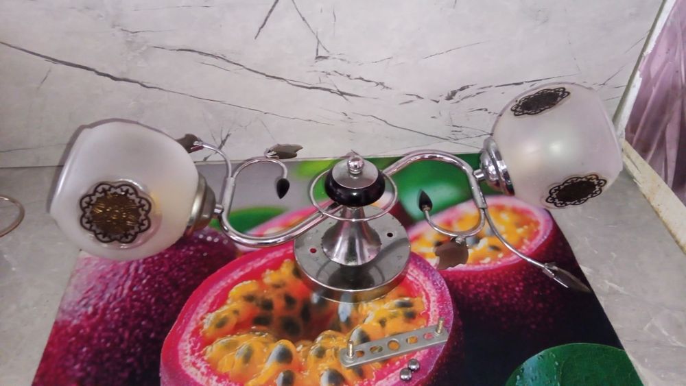 Продам люстры две штуки