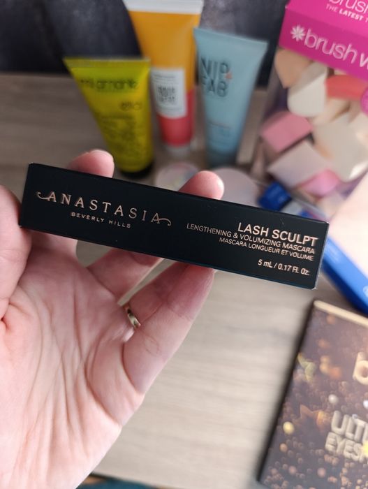 Чисто нова дамска козметика