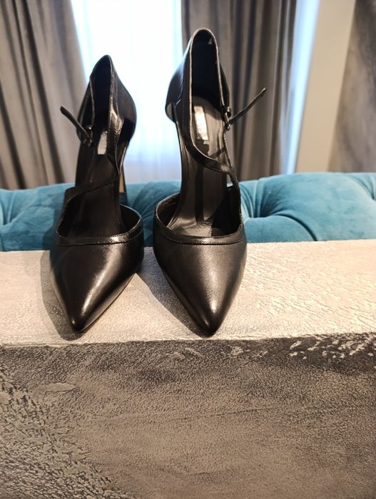 Pantofi Stiletto Guess, cu detaliu argintiu, noi