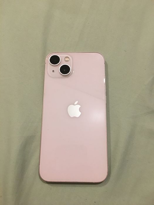 iPhon 13 в розовом цвете