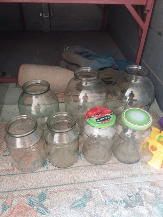 Продаются банки разные