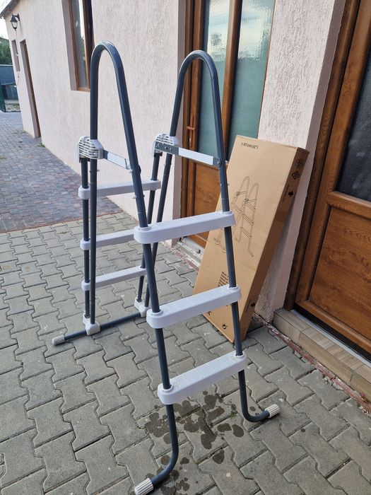 Vând scară piscină intex nouă