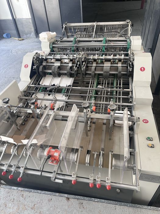 Машина для изготовлени коробок фас фуда