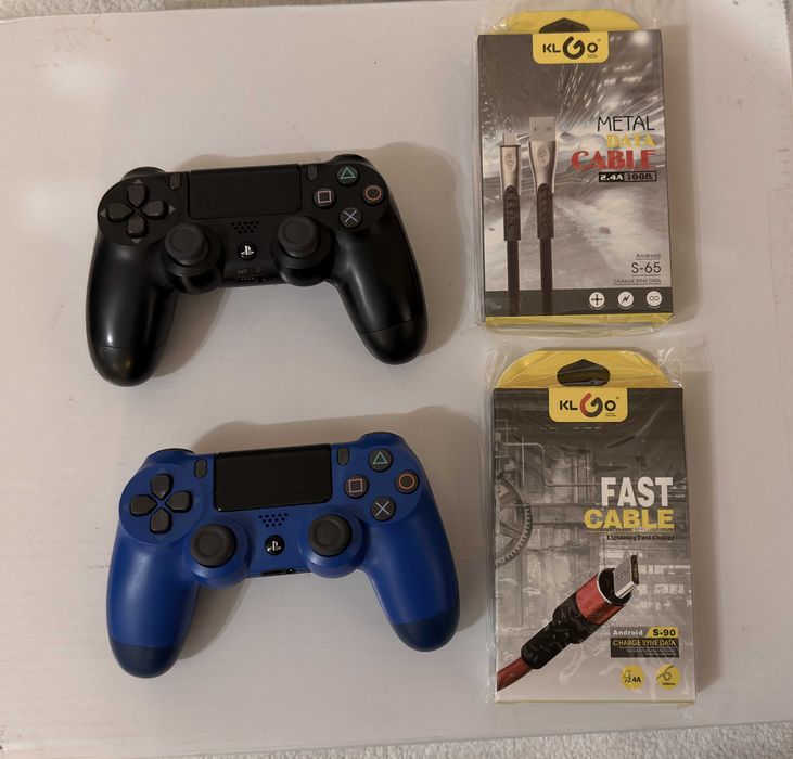 отличен PS 4 Pro, low firmware, 2 джойстика, подаръци FC 26+други игри