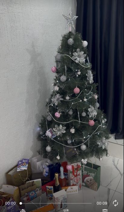 Елка с игрушками