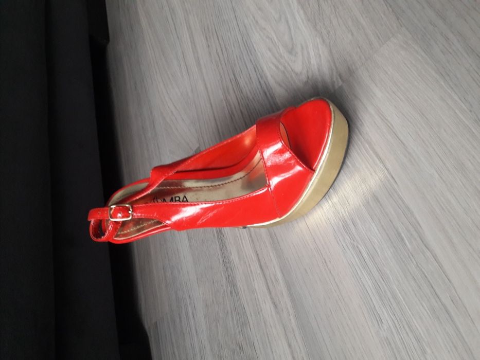 Нови сандали от Галена