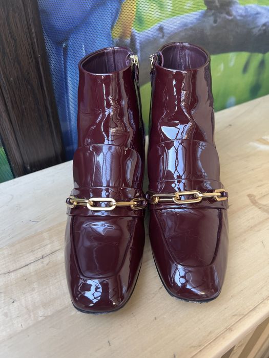 Ghete din piele lacuita ,Burberry