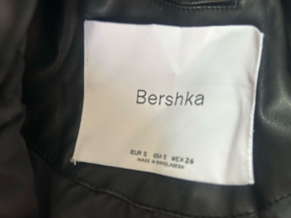 Geaca Bershka nepurtata