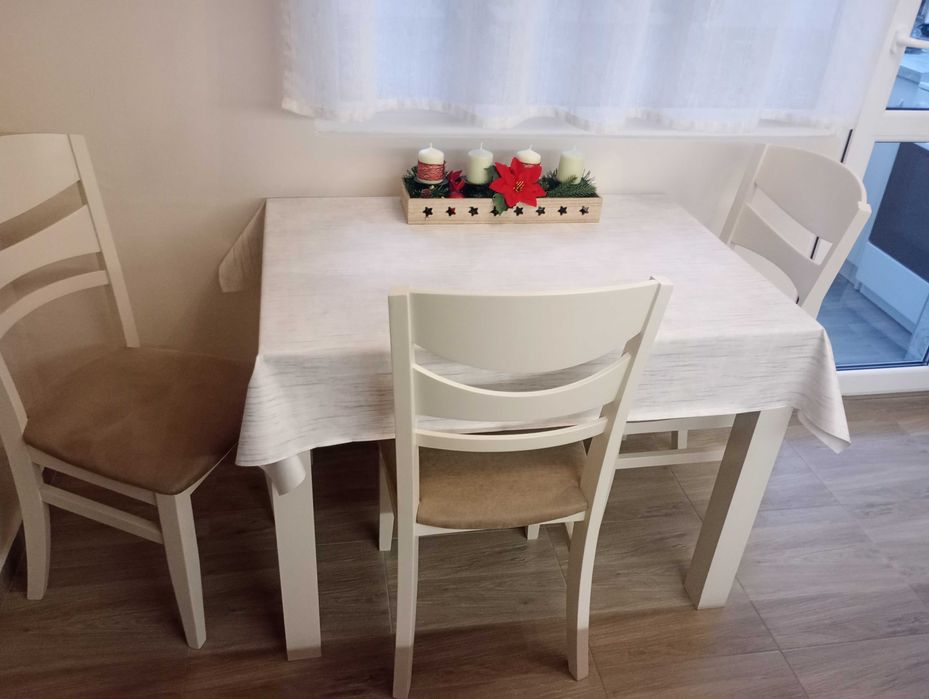 Комплект маса със столове