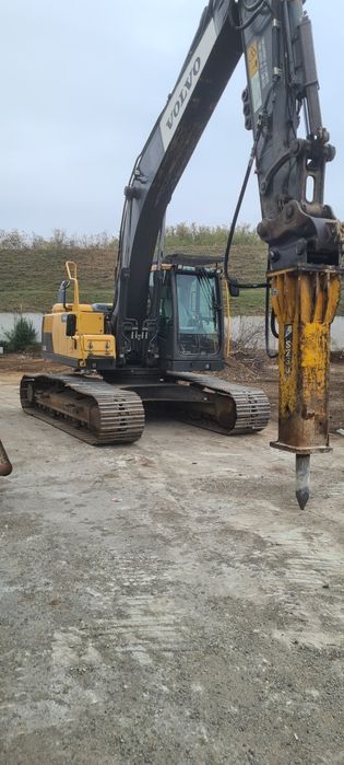 Inchiriez excavator 26 T cu picon , buldoexcavator ..