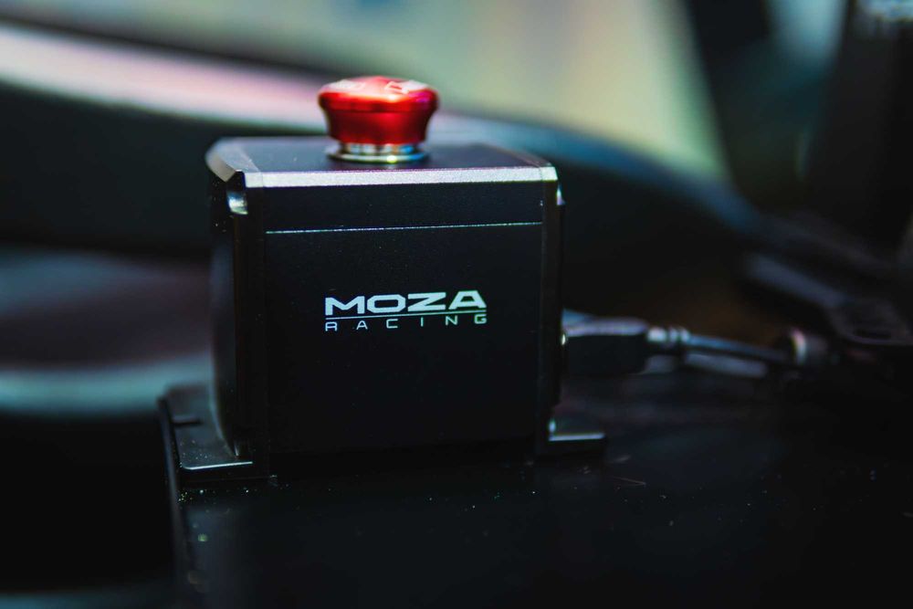 Moza R16 Rev 2 База + Moza Kill Switch