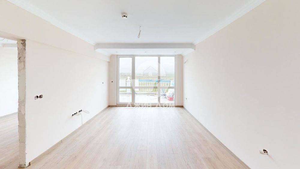 Продава се Двустаен апартамент в с. Кошарица, Област Бургас - 70 кв.м за 758 €/кв.м - Снимка #2