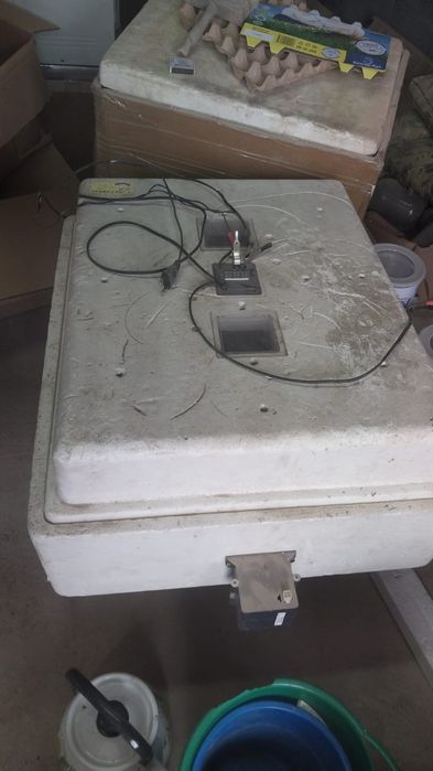 Продам инкубатор 104