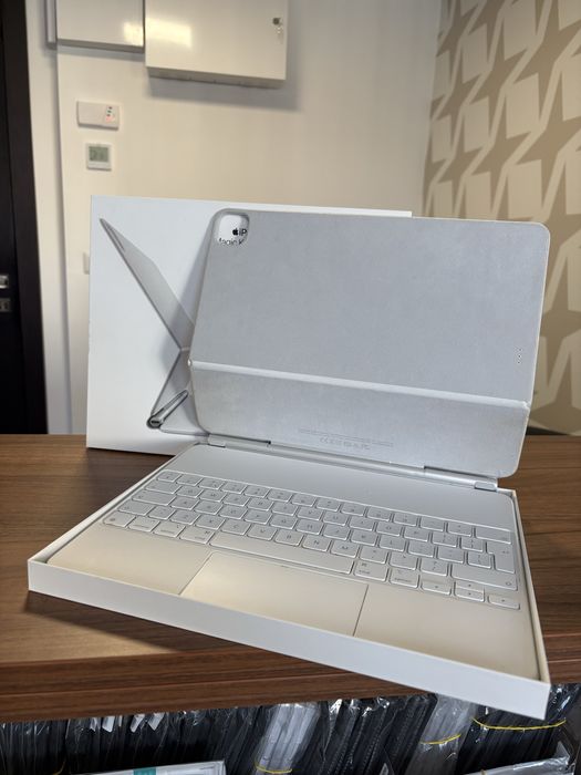 Apple Magic Keyboard / 12.9 inch / White / Foarte bun