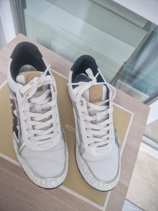 Продам кроссы MICHAEL KORS
