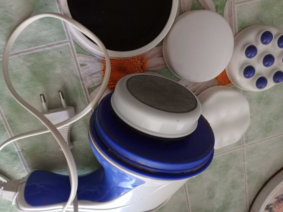 Массажер электрический. С разными насадками