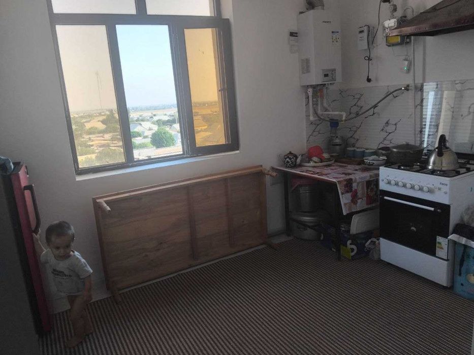 5 каватли уйнинг 5 каватида жойлашган 3 хонали хонадон сотилади