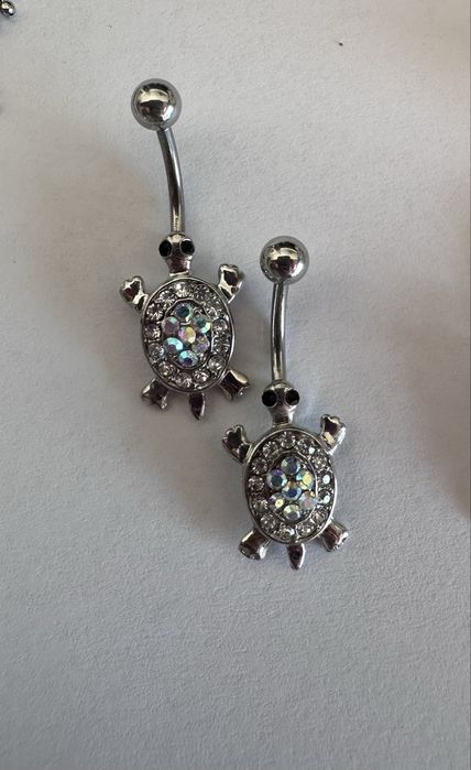 Пиърсинги пъп/ устна / уши / вежда