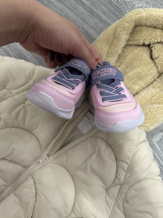 Adidasi skechers+geaca ursulet