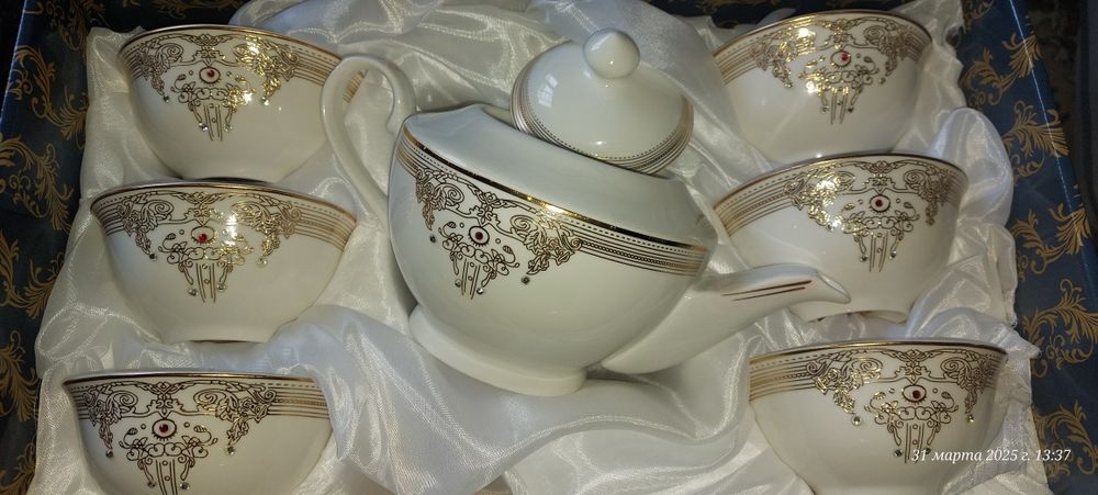 Чайный сервиз со стразами
