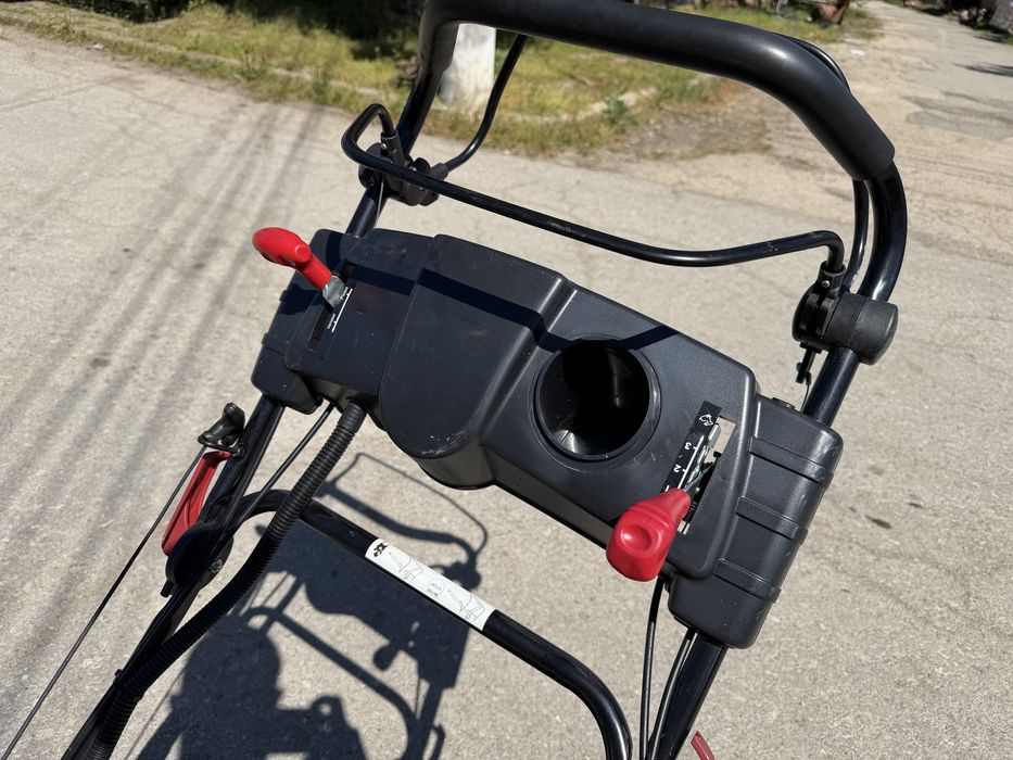 Бензинова Косачка Brast