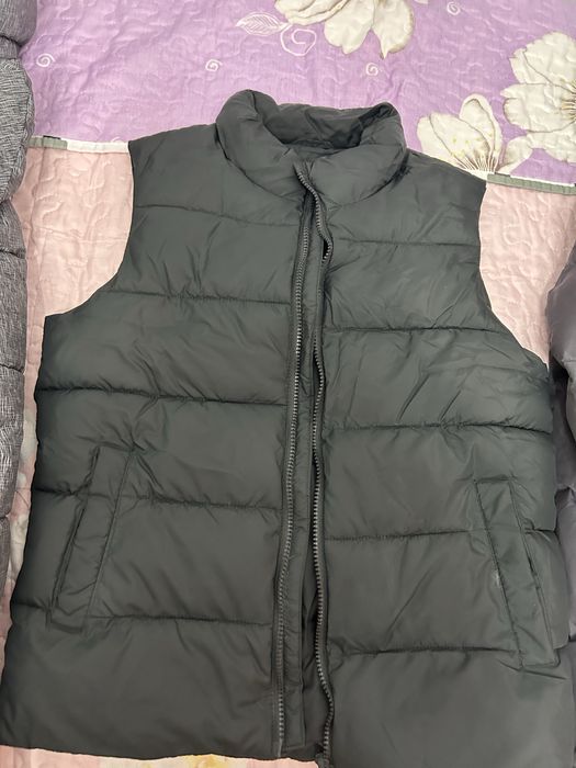 Продается зимние куртки, безрукавка
