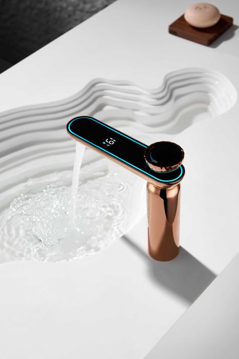 Луксозен смесител с LED подсветка и дисплей W143