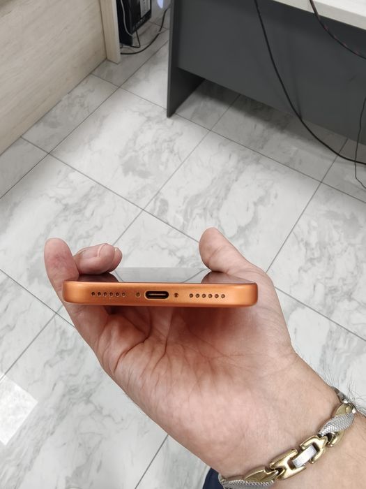 iPhone 17 promax orange