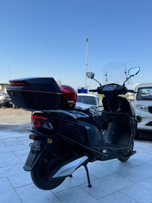 Elektron skuter 1500W, 70 km/soat, 100–120 km/zaryad