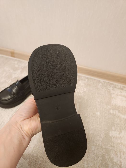 Кожаные лоферы на девочку