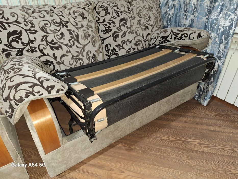 Диван и софа в хорошем состоянии